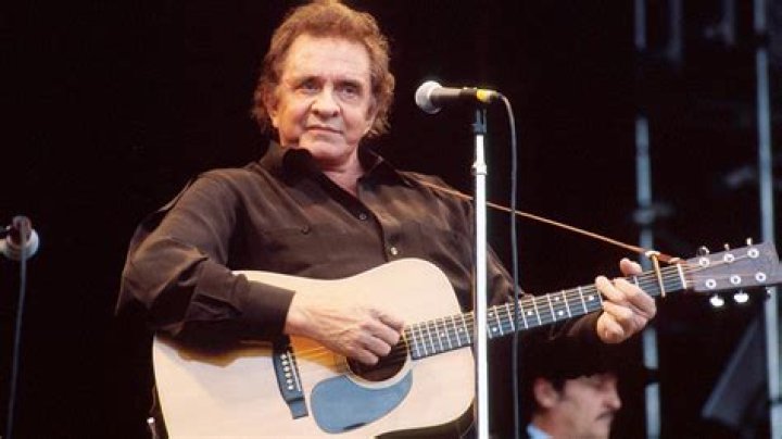 Did Johnny Cash know how do you play the guitar?