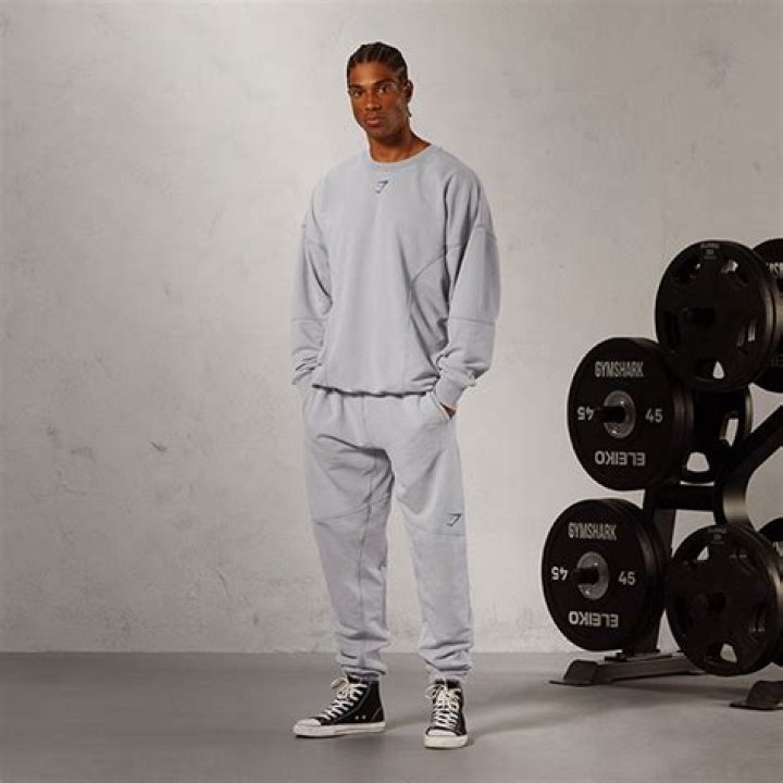 Do Vans go with sweatpants?